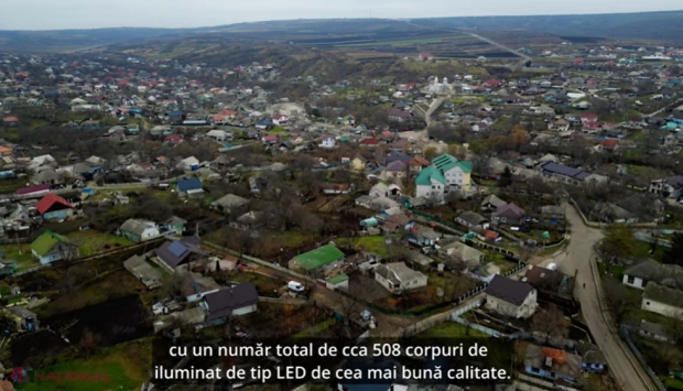 VIDEO // O primărie din raionul Strășeni și-a construit propriul parc fotovoltaic, care asigură iluminatul stradal al localității: „Avem lumină la fiecare stâlp și becurile sunt mult mai luminoase”