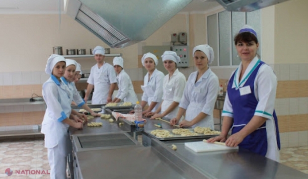 Comandă de stat: Câți tineri din R. Moldova vor putea studia pe bani de la stat în instituțiile de învățământ profesional