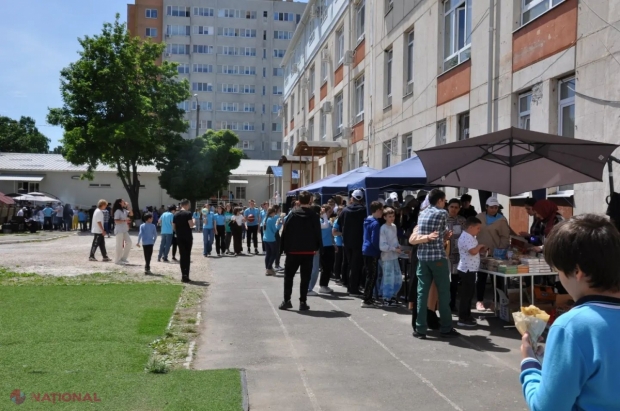 GALERIE FOTO // Festin GASTRONOMIC de excepție, organizat de Liceul „ORIZONT”. Profesorii turci s-au transformat în MASTERSHEFI pentru o cauză nobilă. Banii obținuți vor fi folosiți pentru susținerea persoanelor din familiile social-vulnerabile