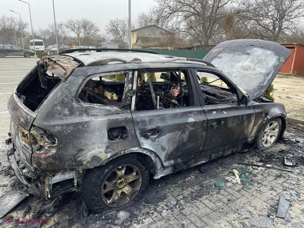 FOTO, VIDEO // Mașinile unui agricultor din Căușeni, LIDER al protestelor din centrul Chișinăului, INCENDIATE noaptea trecută: „Revenim la practica anilor '90, când bandiții dădeau foc la case și mașini”