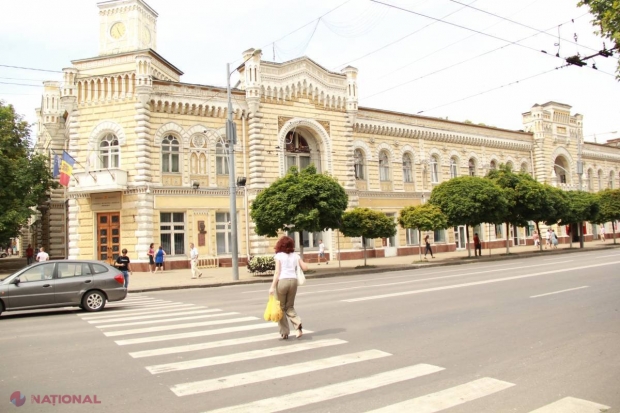 Drapelele R. Moldova, UE și Primăriei Chișinău, coborâte în BERNĂ astăzi în centrul capitalei. Ce s-a întâmplat acum 204 ani în Basarabia