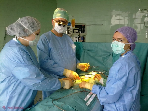 Cu bisturiul printre inimi de copii