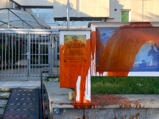 Ambasada Rusiei din Cehia, stropită cu „sânge” după atacul cu rachete asupra Ucrainei care a ucis 41 de civili