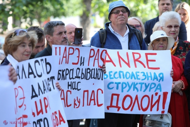 FOTO // Comuniștii și Partidul „ȘOR” au protestat, la ANRE, contra scumpirilor resurselor energetice: „Această instituție trebuie LICHIDATĂ, pentru că nu aduce beneficii R. Moldova”