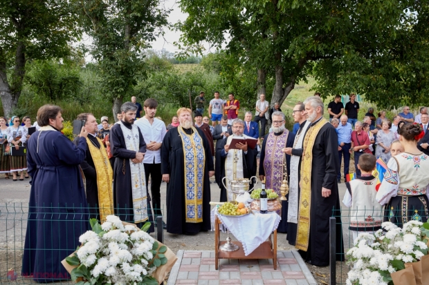 FOTO // 59 de eroi români, căzuți la datorie pentru ELIBERAREA Basarabiei în vara anului 1941, comemorați la Novaci, raionul Călărași. În cinstea eroilor a fost a fost ridicat un MONUMENT și reamenajat un cimitir