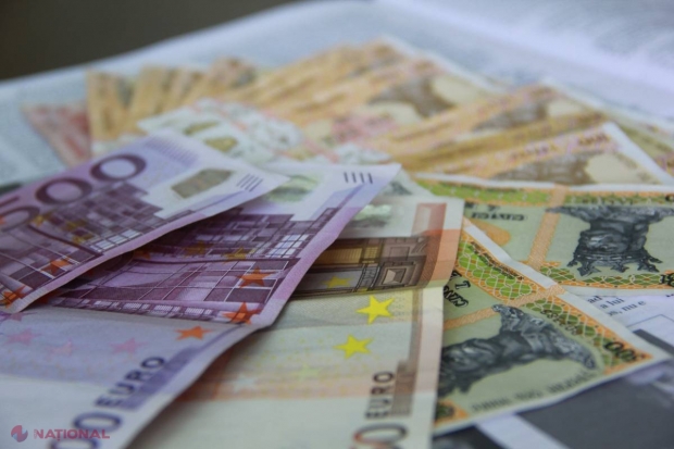 EURO și DOLARUL, tot mai IEFTINI comparativ cu leul