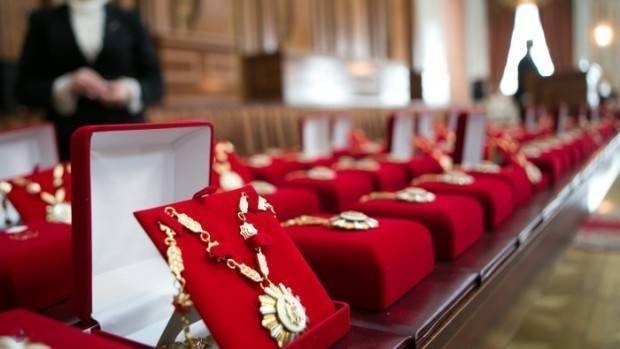 Două artiste din România, decorate de președintele R. Moldova