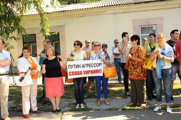 FOTO // Protest PRO Ucraina, în fața Ambasadei ruse la Chișinău 