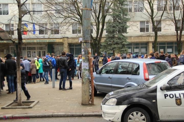 ALERTĂ cu BOMBĂ la un liceu din capitală. Toți elevii, EVACUAȚI