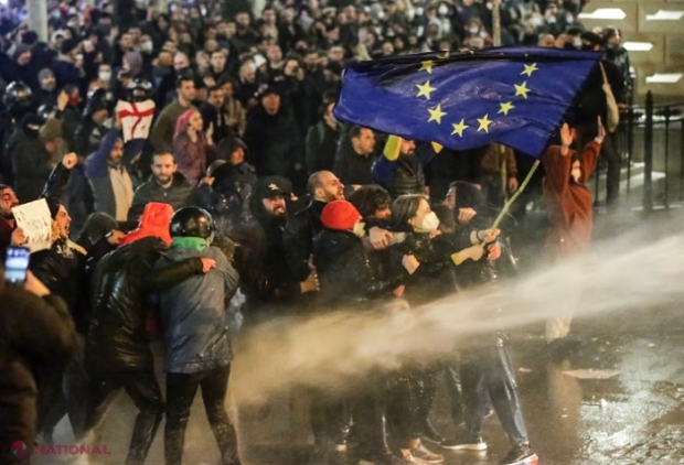 Londra suspendă „orice program de susţinere” a Guvernului georgian din cauza unor „scene şocante de violenţă”. A 12-a noapte de manifestaţii antiguvernamentale la rând la Tbilisi