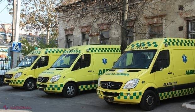 După ce au donat ambulanțe, trei instructori din Slovacia instruiesc acum medicii din R. Moldova să știe cum să le folosească