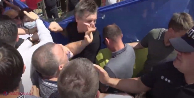 VIDEO // Chirtoacă a primit o PALMĂ de la socialistul Odințov în fața POLIȚIȘTILOR. Noi altercații între reprezentanții AUR și PSRM