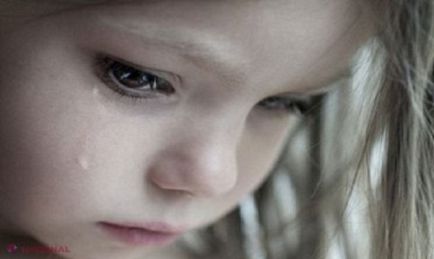 O fetiță de trei ani a MURIT DE FOAME, după ce mama ei a lăsat-o singură în casă, o săptămână