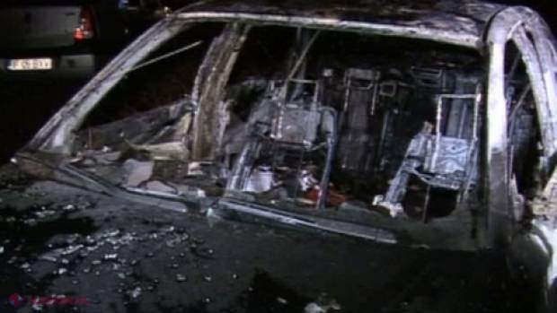 Mașină a poliției, incendiată la Florești