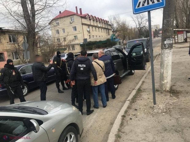 O femeie din sudul R. Moldova, ȘANTAJATĂ cu poze intime: Învinuiții i-au cerut 5 500 de euro și 1 000 de dolari ca să nu publice fotografiile