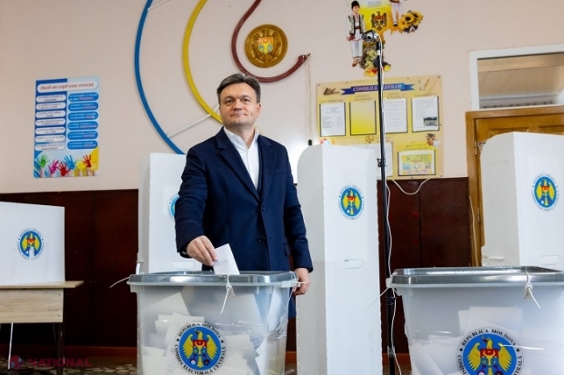 Premierul Dorin Recean îndeamnă toată lumea să iasă la vot pe 3 noiembrie: „Organele de resort vor prezenta amploarea fraudei electorale. Să ne mobilizăm, toată lumea să iasă la vot, să votăm liber. Nu pot ei frauda, cât putem noi vota”