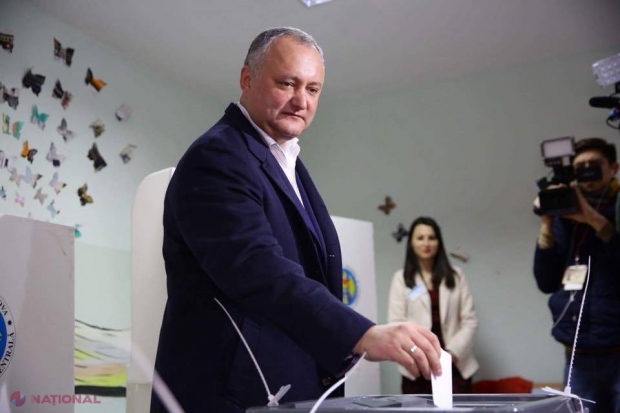 VIDEO // Situație JENANTĂ pentru Dodon, la secția de vot: Buletin în limba ROMÂNĂ? „De care aveți”