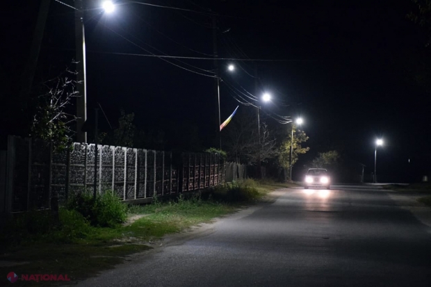 FOTO // Încă o comună din raionul Orhei a fost iluminată de către echipa Partidului „ȘOR”. „Timp de 30 de ani nu am avut lumină străzi”