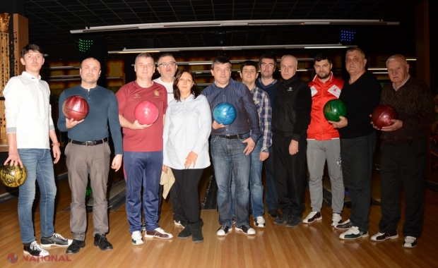 FOTO // Jurnaliștii sportivi din R. Moldova au luptat pentru titlul de CAMPION la bowling. Cine a câștigat proba din cadrul Olimpiadei APSM. Reprezentantul Ziarului NAȚIONAL a luat „argintul”