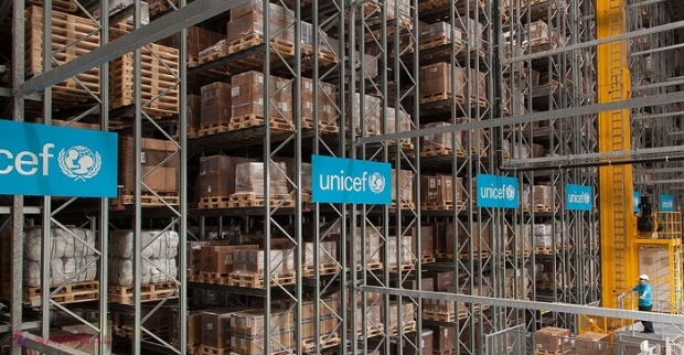 UNICEF Moldova a achiziționat 1,4 tone de echipamente medicale și de protecție pentru lucrătorii medicali din R. Moldova: Jumătate din acest lot a ajuns la Chișinău cu avionul venit din China