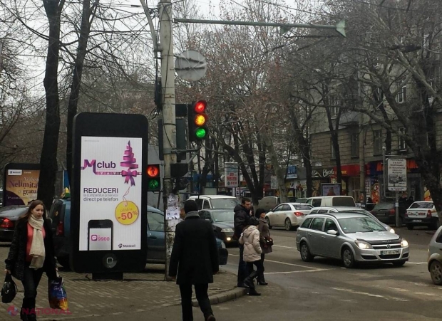 POZA ZILEI // Un SEMAFOR din Chișinău a intrat în SĂRBĂTORI