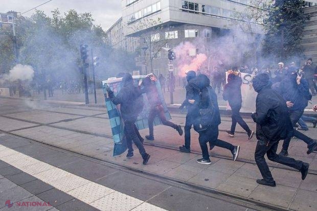 Violențe și gaze lacrimogene la Paris 