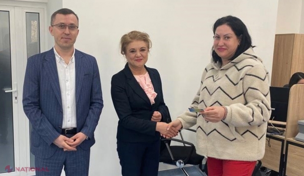 Mai multe DREPTURI pentru refugiații din R. Moldova. Inspectoratul General pentru Migrație a eliberat PRIMUL document de identitate al beneficiarului de protecție temporară pe teritoriul republicii