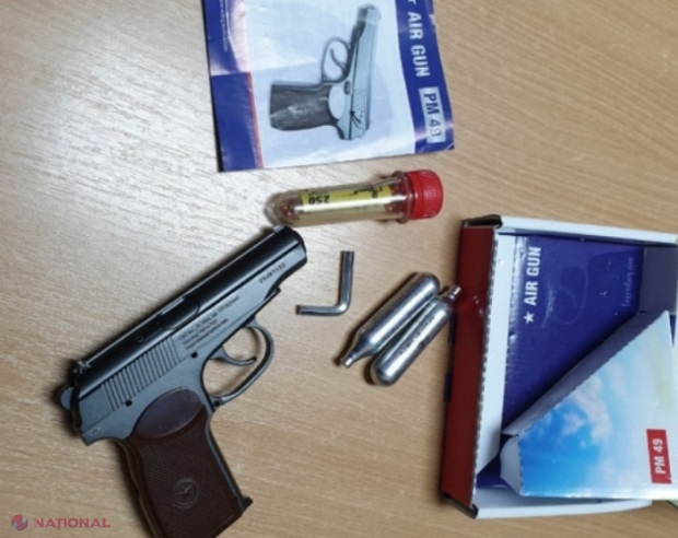 Un copil din Ungheni a scos o ARMĂ la vânzare: „Cumpărătorul” a fost un polițist