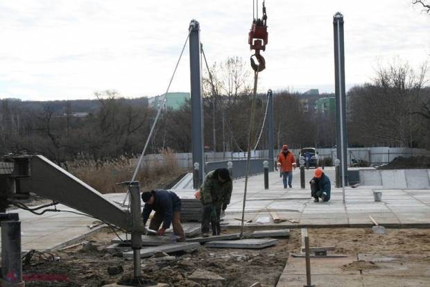 FOTO // MILIOANE de lei pentru reconstrucţia unui pod din Chişinău