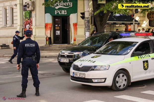 De ce ating POLIŢIŞTII unul dintre farurile maşinii atunci când te trag pe dreapta