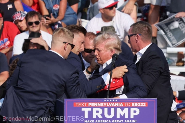 Atacul asupra lui Trump: În mașina presupusului atacator au fost găsite dispozitive explozive. Forțele de ordine încearcă să stabilească un motiv pentru tentativa de asasinat