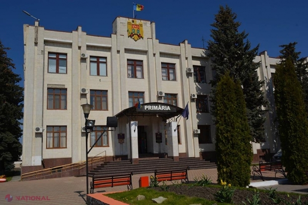 Bunuri publice pentru familia primarului: Percheziții de amploare la PRIMĂRIA Hâncești, în cadrul unui dosar privind atribuirea frauduloasă a mai multor terenuri