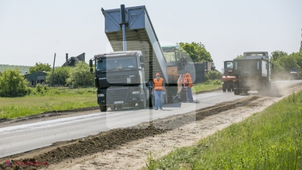 Programul „Drumuri bune pentru Moldova” a ajuns în satul Logănești. Vor fi asfaltați zece kilometri de drum