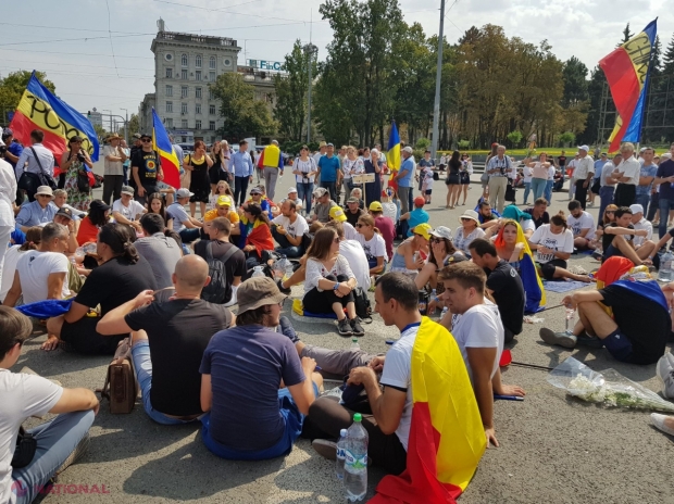 VIDEO // Marea Adunare Centenară: Unioniștii, BRUSCAȚI de mascați. „De astăzi trebuie oprită orice asistență financiară din România”