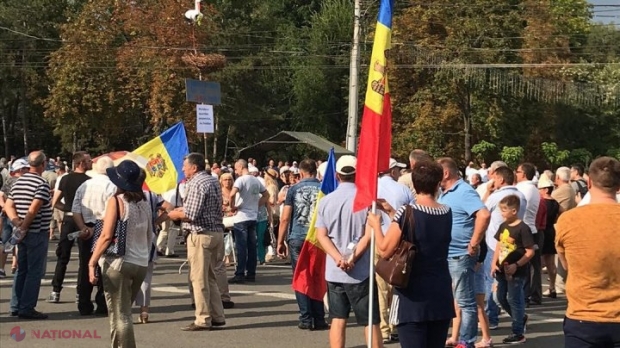 Jurnaliști de la „Publika TV” susțin că au fost agresați de simpatizanţii PPDA, PAS și PLDM, în timp ce o jurnalistă de la „Europa Liberă” a fost agresată de simpatizanții Partidului „Șor”