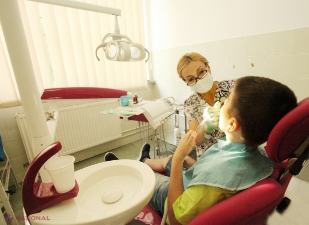 Mii de lei, dar FĂRĂ rezultat: Un chișinăuean a mers cu copilul la o clinică stomatologică privată și a rămas perplex atunci când i s-a arătat nota de plată