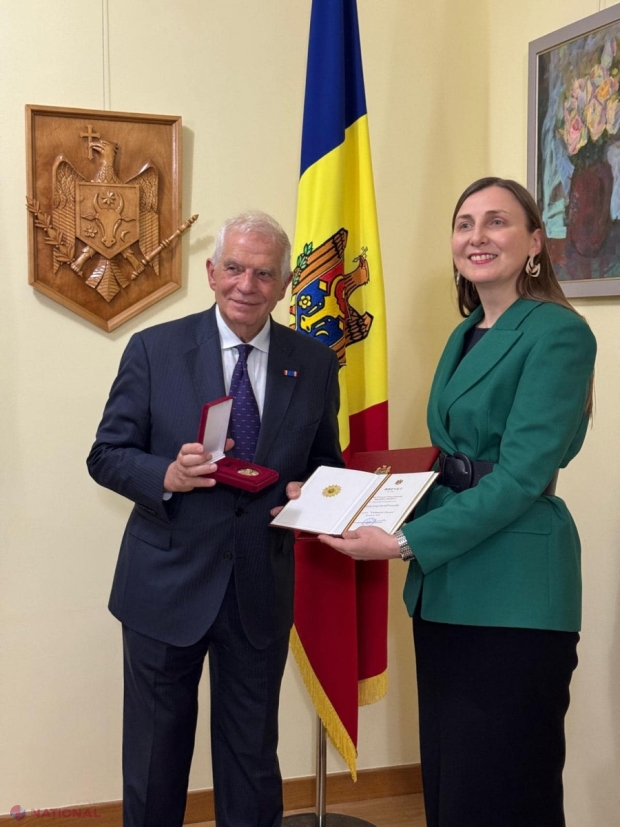Vicepreședintele Comisiei Europene, Josep Borrell, decorat cu „Ordinul de Onoare” al R. Moldova: Premiu de la Chișinău și pentru Stefano Sannino ​