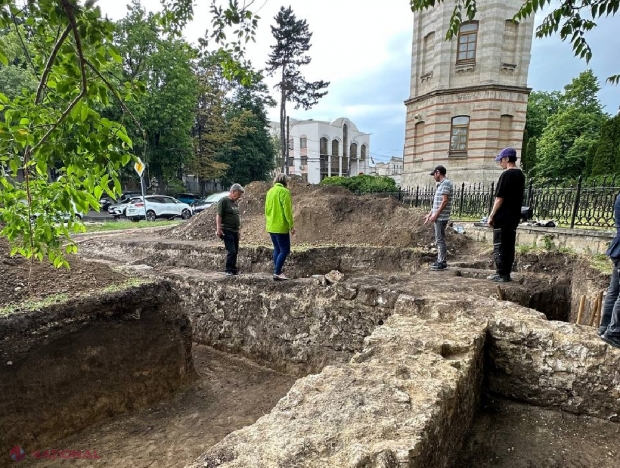 FOTO // Săpături arheologice în preajma Turnului de Apă din Chișinău. DESCOPERIREA făcută de cercetători