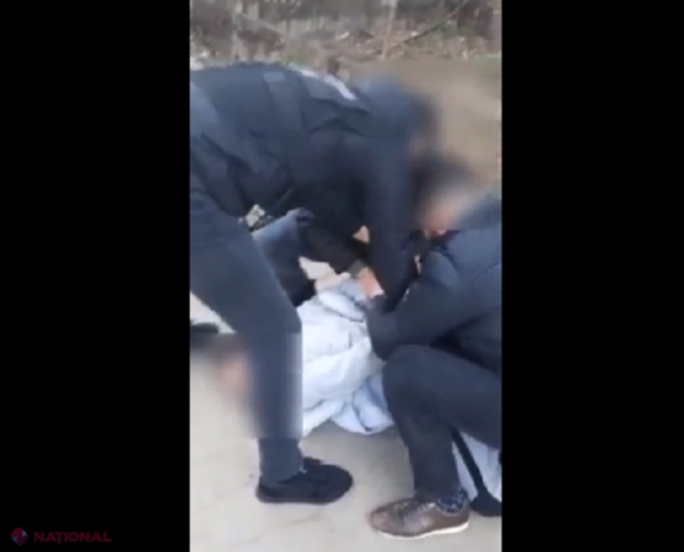 VIDEO // Doi ani de COȘMAR pentru niște soți din Tighina: Șantajați periodic să dea bani unui ins prins în flagrant delict
