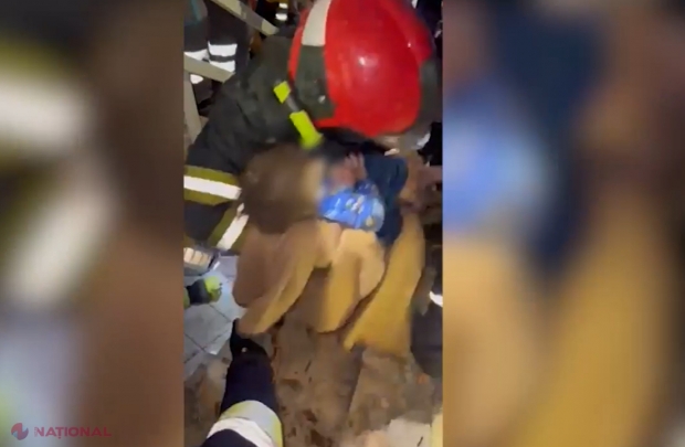VIDEO // EMOȚIONANT: Salvatorii din R. Moldova au RECUPERAT din ruine un copil de TREI ani din Turcia. Micuțul a rezistat PATRU zile sub dărâmături