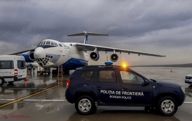 Incident major pe Aeroportul Internațional Chișinău: Un cetățean străin a sărit de pe scara AVIONULUI și s-a rănit grav. Individul a încercat să pătrundă ILEGAL în R. Moldova