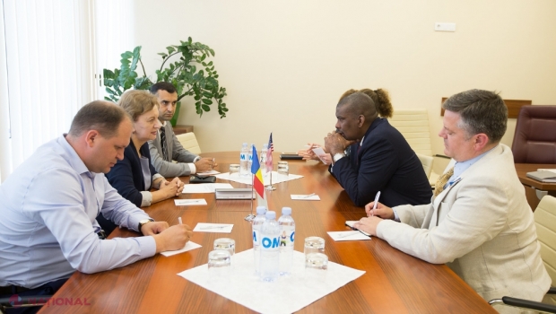 Ambasadorul american, întâlnire cu Greceanîi „A apreciat că funcționalitatea Parlamentului și a Secretariatului Legislativului este asigurată”