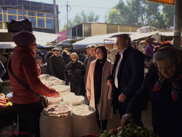 Unul din FAVORIȚII cursei prezidențiale a mers la Piața Centrală fără bodyguarzi: „Rămânem printre oameni, ca să auzim ce spune lumea”