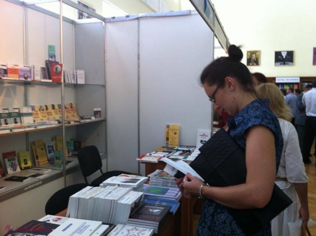 FOTO // Cărţi pentru toate gusturile şi buzunarele, accesibile la Salonul Internaţional de Carte