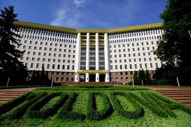 Parlamentul R. Moldova, FOCAR de COVID -19? Angajații Legislativului vor lucra de ACASĂ în perioada 15-28 august 2020, iar accesul în clădire va fi permis unui număr redus de persoane