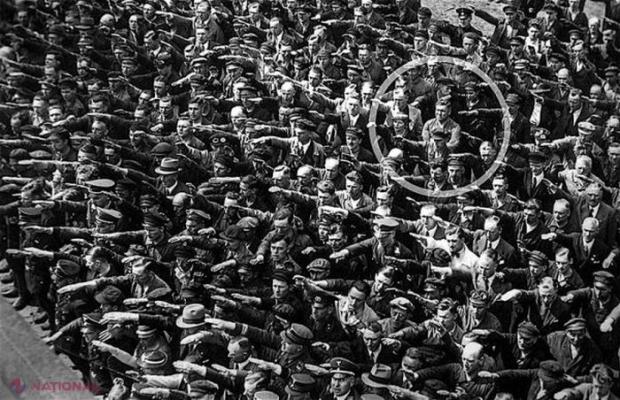 FOTO // Fotografia care a făcut istorie. Ce s-a întâmplat cu omul care n-a vrut să-l salute pe Hitler