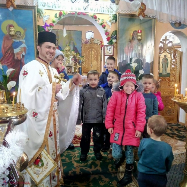 Soluția INGENIOASĂ a preotului Ion Marian de la Biserica „Sfânta Parascheva”, pentru ca enoriașii să aibă BUCATE SFINȚITE de Paște. Acesta a rugat oamenii să RĂMÂNĂ ACASĂ în Noaptea Învierii