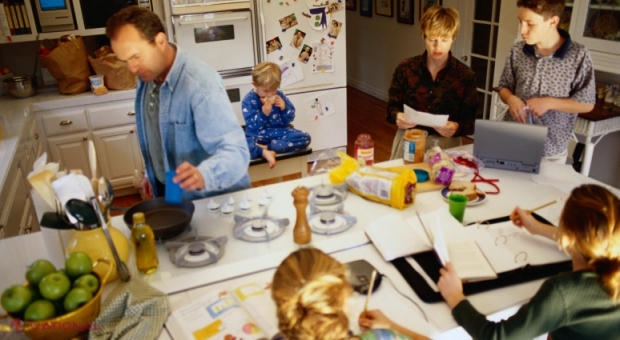 De ce unii membri ai familiei fac COVID și alții nu, deși stau în aceeași casă? Explicația unui medic