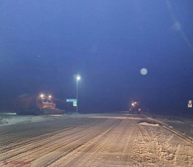 Vreme COMPLICATĂ în R. Moldova: Zeci de localități fără energie electrică, sute de persoane și unități de transport deszăpezesc drumurile, iar un centru de coordonare a situației activează la IGSU