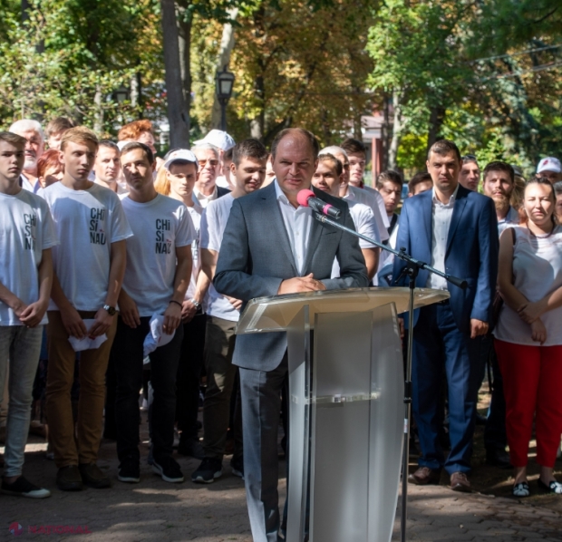 Socialistul Ion Ceban s-a lansat în campania electorală pentru șefia Chișinăului, cu mama sa pe lista electorală: „Lui Ceban nu i s-a rupt cordonul ombilical”